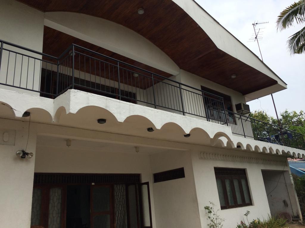 The Pallet House Dehiwala-Mount Lavinia Exterior photo