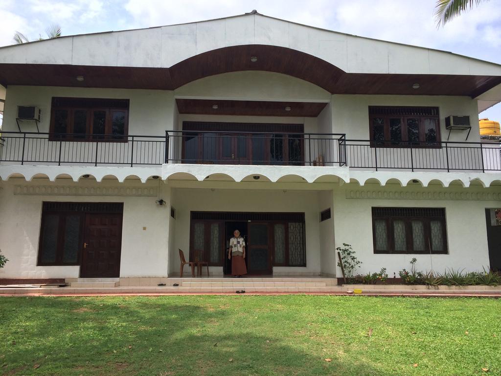 The Pallet House Dehiwala-Mount Lavinia Exterior photo